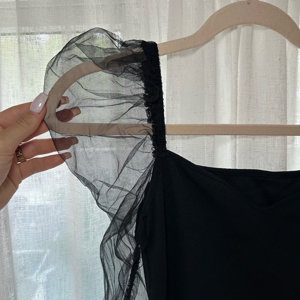 black puff sleeve dress
